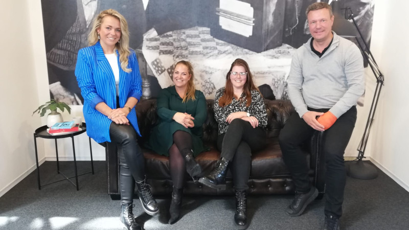 Lotte Reijmer en Lisa Krikke van Stella Fietsen