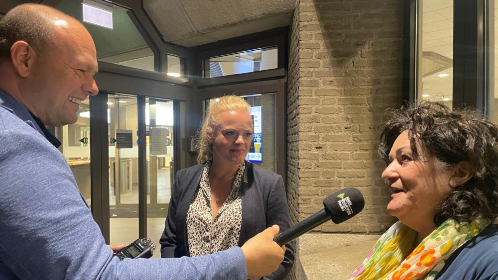 Caroline van der Plas en Ron uitslagenavond 