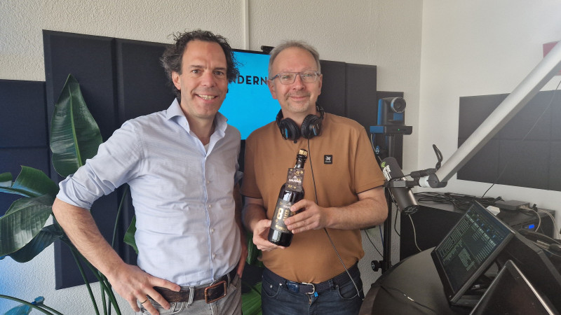 de ondernemer Hammie met JP Rutten van Gulpener