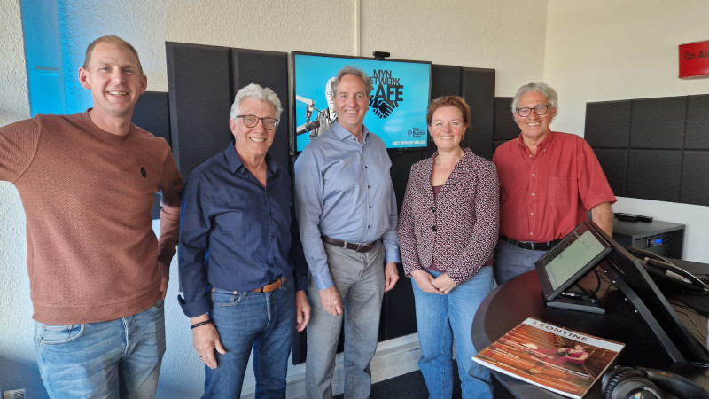 080425 MYN Netwerk Café