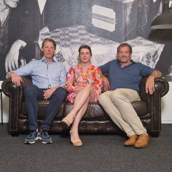 Anna Neeltje de Boer met Elmer Spruijt ven Jeroen Thijssen