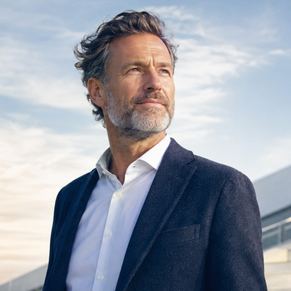 Man met pensioen AI-gegenereerd