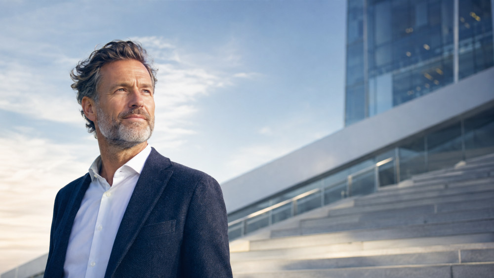 Man met pensioen AI-gegenereerd